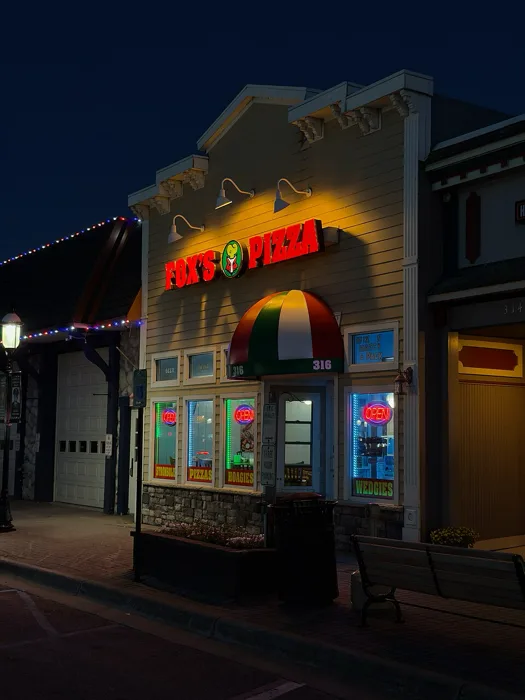 Fox S Pizza Den