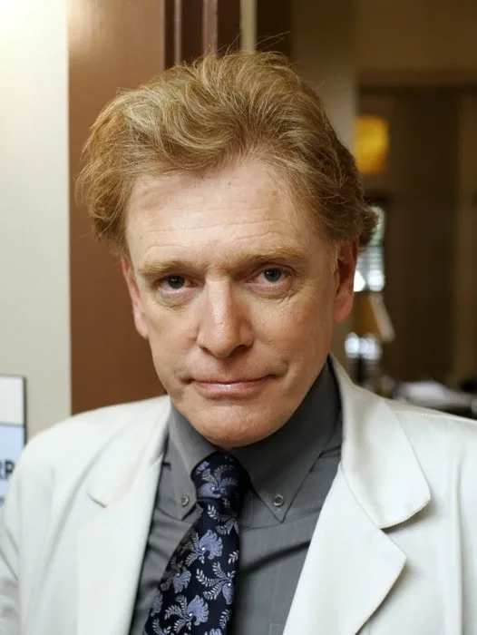 Dr Timothy Barr