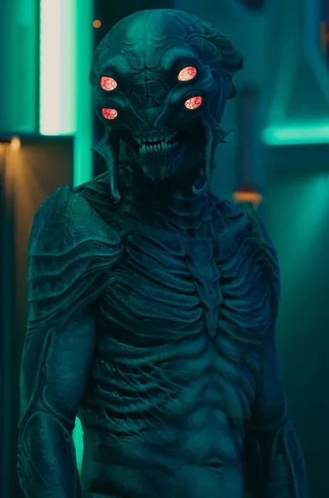 Kyphotic Alien