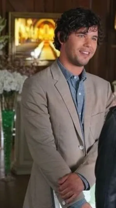 Holden Strauss
